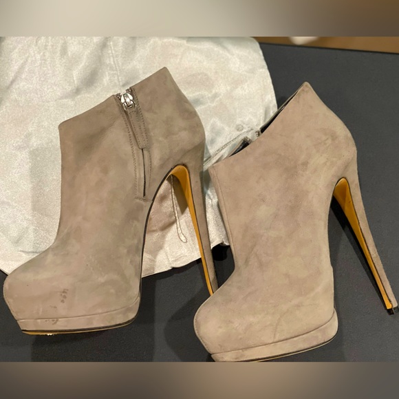 GIUSEPPE ZANOTTI Gray Suede Ankle Booties *Excellent condition!* - Picture 2 of 5